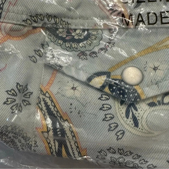 BlankNYC Coming Through Women’s Paisley Print Button Up Denim Jacket Size M NWT - Picture 7 of 11